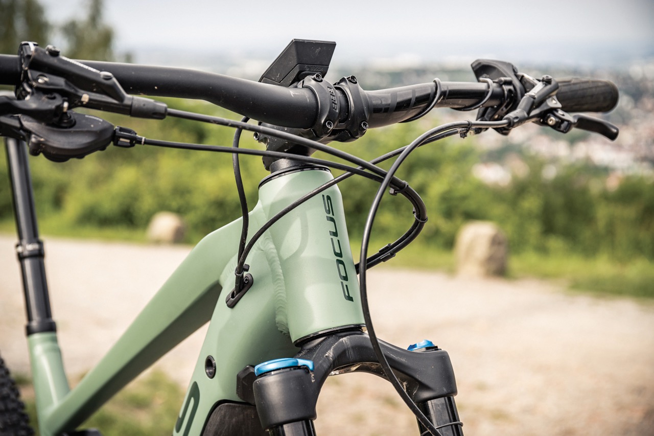 FOCUS Un nouveau VTT lectrique tout suspendu Thron 6.8